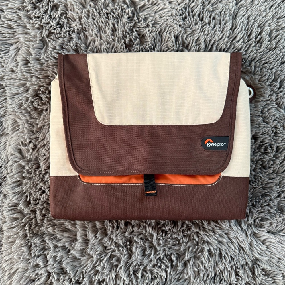 Lowepro Slim Factor laptop messenger bag